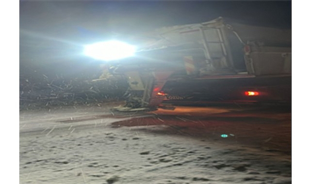 İzmir Büyükşehir Belediyesi ekipleri, kentteki hava sıcaklığının hızla düşmesi ve