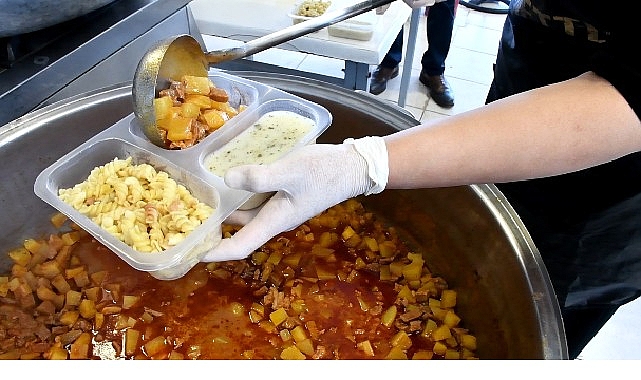 İznik Belediyesi, sosyal belediyecilik anlayışını yalnızca belirli dönemlerle sınırlı tutmayarak,