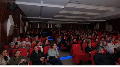 İnegöl Belediyesi Şehir Tiyatrosu’nun yeni oyunu “Kadın Sığınağı” gala gösteriminin