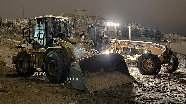 Kahramankazan Belediyesi, ilçe genelinde etkili olan kar yağışının ardından hayatın