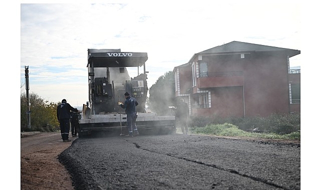 Kartepe Belediyesi altyapı çalışması tamamlanan cadde ve sokaklarda asfalt çalışmalarını
