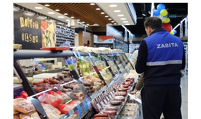 Kartepe Belediyesi Zabıta Müdürlüğü ekipleri, ilçe genelindeki marketlerde yürüttükleri denetimleri
