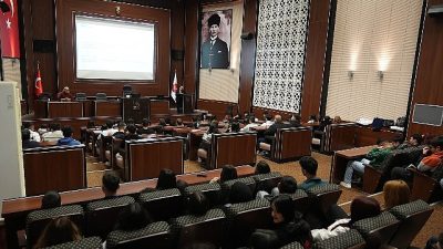 Keçiören Belediyesi, stajyer öğrencilere yönelik sağlık eğitimi programlarına devam ediyor.