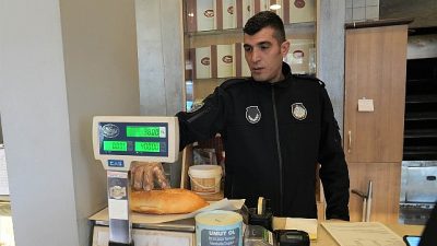 Keçiören Belediyesi Zabıta Müdürlüğü, ilçe genelindeki denetim çalışmalarını aralıksız sürdürüyor.