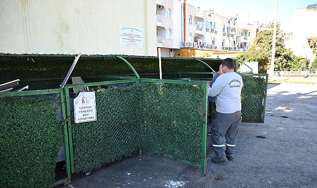 Kemer Belediyesi Temizlik İşleri Müdürlüğü ekipleri, ilçe genelindeki çöp konteynerlerini