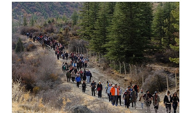 Konya Büyükşehir Belediyesi tarafından doğaseverlerin yoğun ilgisiyle sürdürülen “Konya’da Yürüyoruz”
