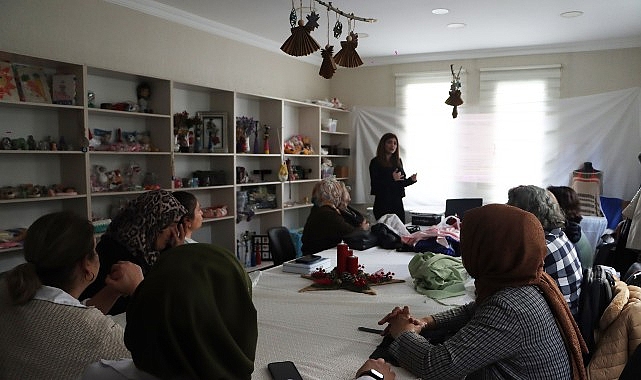 Maltepe Belediyesi’ne bağlı Üreten Engelliler Merkezi’ne gelen kursiyer velilerine “Bakımın