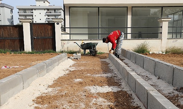 Menderes Belediyesi, Park ve Bahçeler Müdürlüğü’ne bağlı ekipler Kasımpaşa Mahallesi’nde
