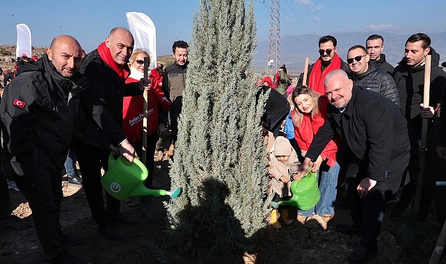 Menemen Belediyesi, yeni doğan bebekler için hazırladığı "İyi ki doğdun