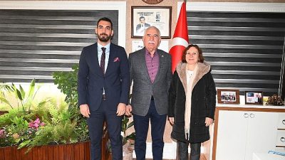 CHP Tokat Milletvekili Kadim Durmaz ve eşi Fazilet Durmaz, Kemer