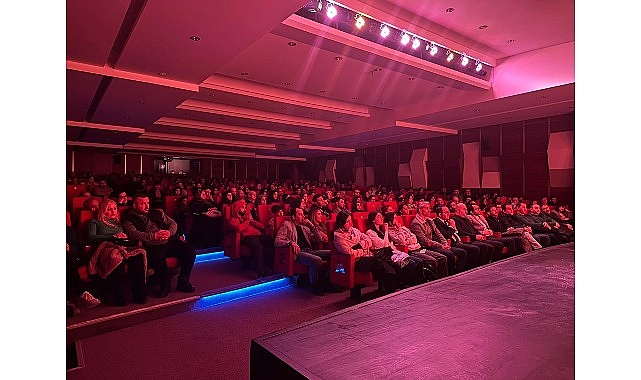 Bursa Devlet Tiyatrosu tarafından sahnelenen “Şair, Şiir, Şuur: Mehmet Akif