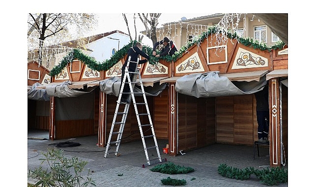 Mudanya Belediyesi, yeni yıl heyecanını kentin merkezine taşıyor. Mütareke Meydanı’nda