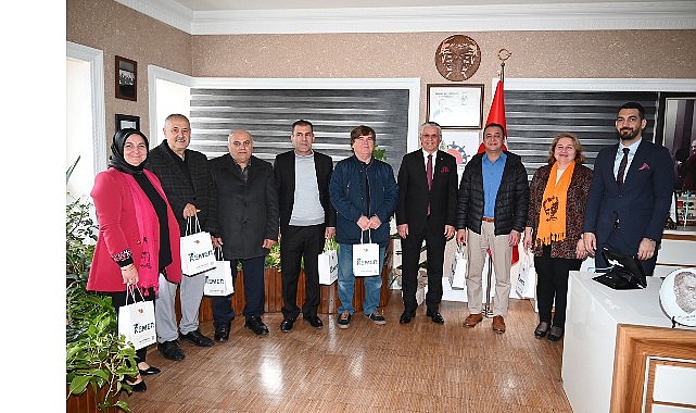 Kemer bölgesindeki muhtarlar, Kemer Belediye Başkanı Necati Topaloğlu ve Kemer