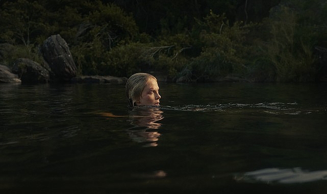 Netflix, başrollerinde Charlize Theron ve Taron Egerton’ı buluşturan yeni aksiyon filmi APEX’in tanıtım fragmanını