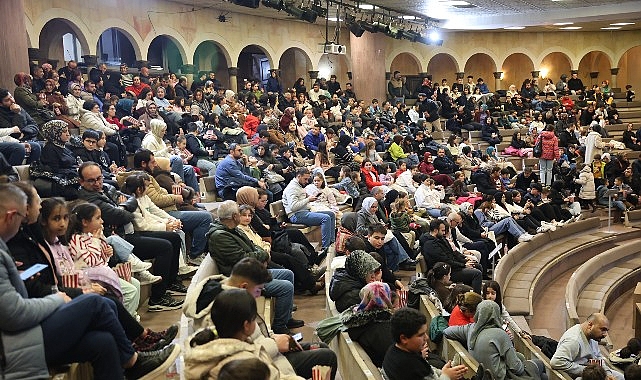 Nevşehir Belediyesi tarafından sinema akşamı etkinliği kapsamında vatandaşlar "Kardeş Takımı