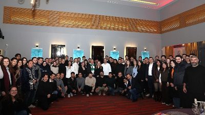 Üniversite öğrenci topluluklarıyla bir araya gelen Nilüfer Belediye Başkanı Şadi