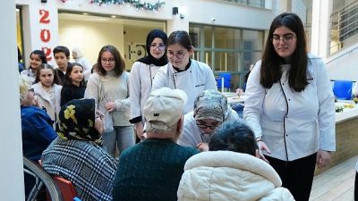Beylikdüzü Belediyesi Çocuk Meclisi üyeleri ile Beylikdüzü 75. Yıl Cumhuriyet