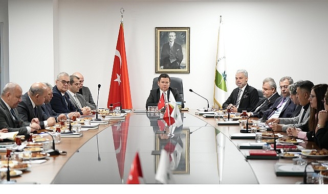 Osmangazi Belediye Başkanı Erkan Aydın, belediye yönetim kadrosuyla birlikte 2025