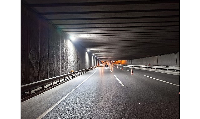 Kocaeli Büyükşehir Belediyesi, Osmangazi Köprüsü Tüneli’nde aydınlatma yenileme çalışması gerçekleştirdi.