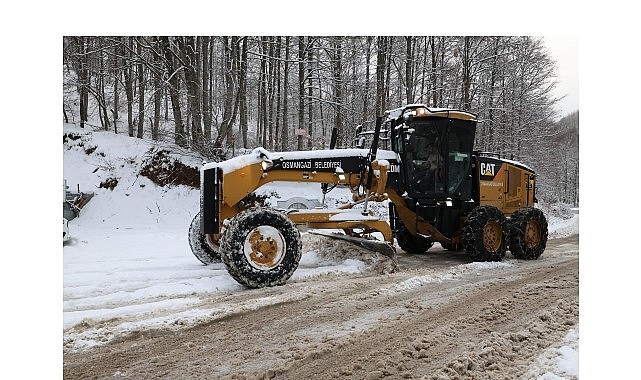 Osmangazi Belediyesi, kar yağışının etkili olmasıyla birlikte ilçe genelinde sorumluluk
