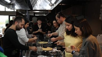 Nilüfer Belediyesi Pancar Deposu’nda sanatçı Nergiz Yeşil’in yürütücülüğünde düzenlenen Biyoplastik