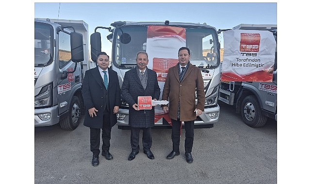 Türkiye Belediyeler Birliği tarafından düzenlenen araç teslim törenine Salihli Belediye