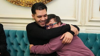 Türk müziğinin sevilen isimlerinden Emir Can İğrek, Üsküdar Belediyesi tarafından