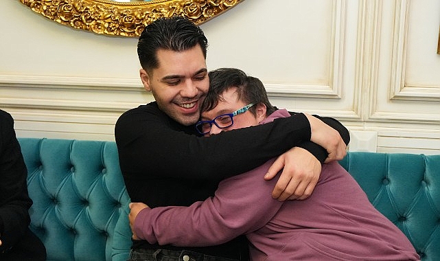 Türk müziğinin sevilen isimlerinden Emir Can İğrek, Üsküdar Belediyesi tarafından