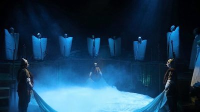 İstanbul Büyükşehir Belediyesi Şehir Tiyatroları, hikayesiyle ön plana çıkan oyunlarından