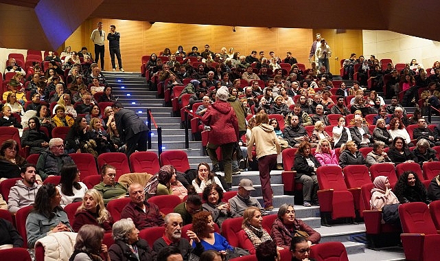 İstanbul Büyükşehir Belediyesi Şehir Tiyatroları, güçlü hikayesiyle dikkat çeken oyunlarından