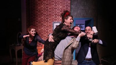 İstanbul Büyükşehir Belediyesi Şehir Tiyatroları, en beğenilen komedilerinden “Yatak Odası