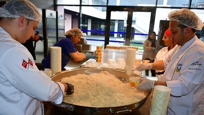 Lüleburgaz Belediyesinin “Kimse yatağına aç girmesin” sloganıyla ihtiyaç sahibi vatandaşların