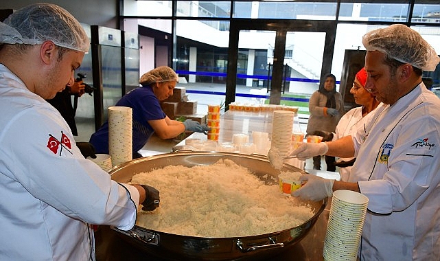 Lüleburgaz Belediyesinin “Kimse yatağına aç girmesin” sloganıyla ihtiyaç sahibi vatandaşların