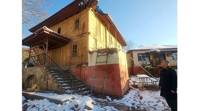 Gölcük Belediye Başkanı Ali Yıldırım Sezer, Tarihî Nüzhetiye Camii’nde devam