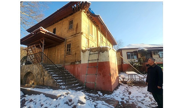 Gölcük Belediye Başkanı Ali Yıldırım Sezer, Tarihî Nüzhetiye Camii’nde devam