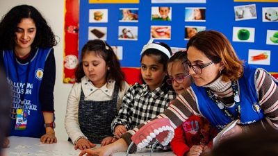   Çağdaş ve donanımlı nesillerin yetişmesi için 30 yıldır Türkiye’nin dört