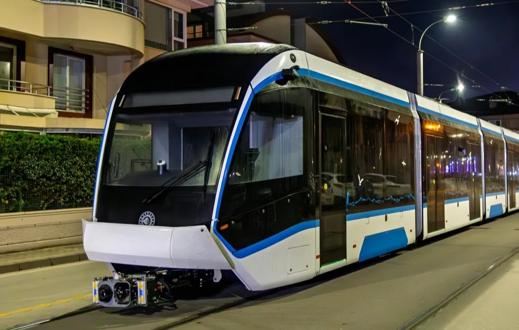 Sezonun ilk seferini gerçekleştiren Turistik Doğu Ekspresi ile Kars’a gelen