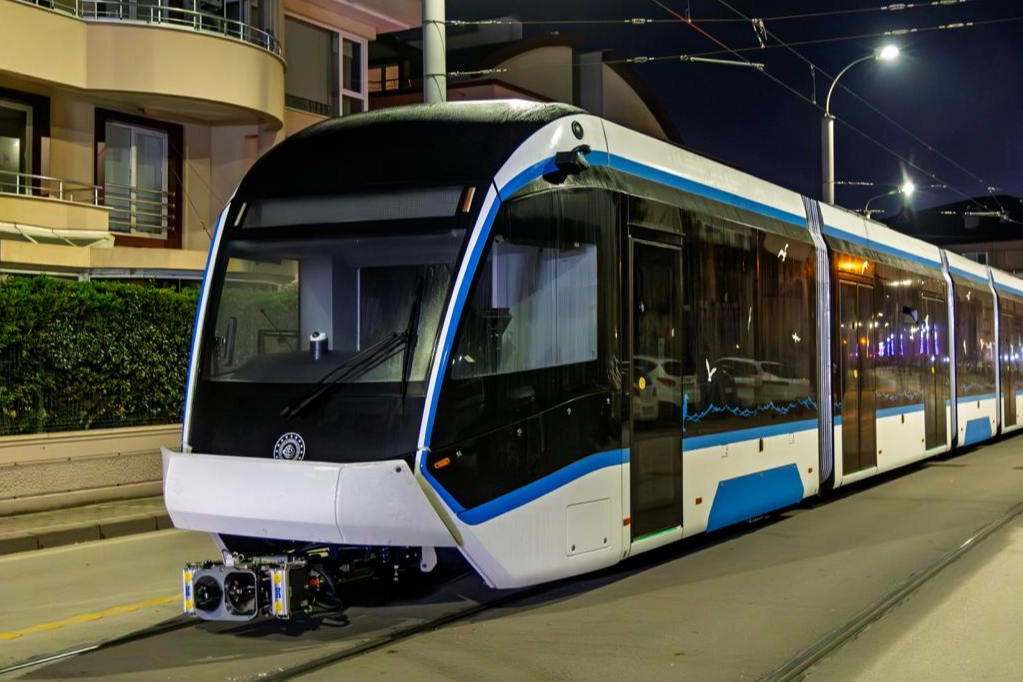 Sezonun ilk seferini gerçekleştiren Turistik Doğu Ekspresi ile Kars’a gelen