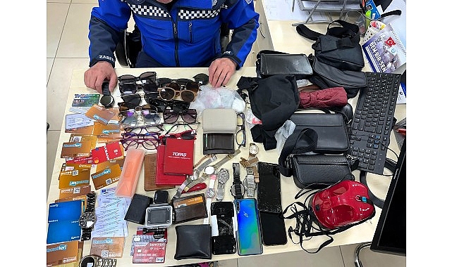 Kocaeli Büyükşehir Belediyesi’nin en uğrak mekânlarında unutulan eşyalar, Zabıta Dairesi