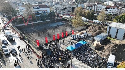 Gölcük’te bulunan ve depreme dayanıksız olduğu için yıkım kararı alınan