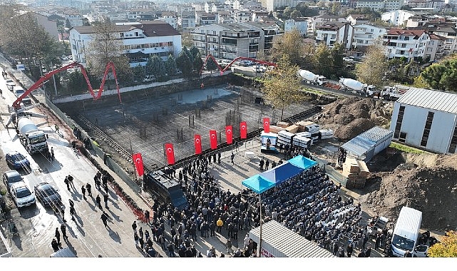 Gölcük’te bulunan ve depreme dayanıksız olduğu için yıkım kararı alınan