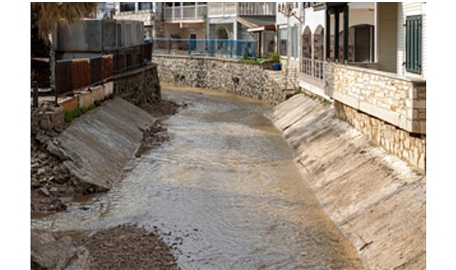 İZSU’nun Yeni Foça’da Şavklı Deresi çıkışında tarihi köprüyü koruyarak yaptığı