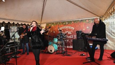 Yeni yıla sayılı günler kala Bursalılar, yılbaşı coşkusunu Osmangazi Meydanı’nda