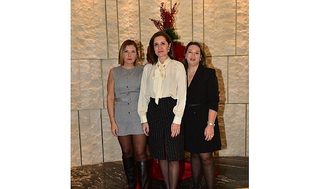 Güven ailesinin yakın dostları, yeni yıla merhaba demek için Emel