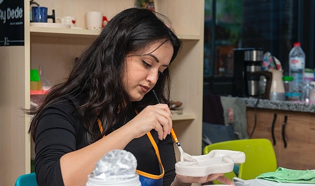 Yenişehir Belediyesinin “Kadın İstihdamına Yönelik Seramik Atölyesi” eğitimleri Yenişehir Belediyesi