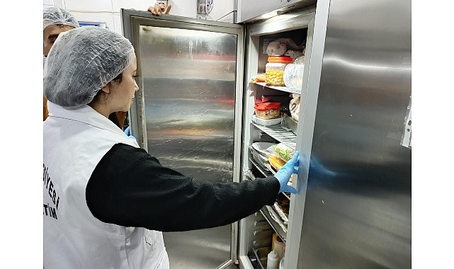 Kemer Belediyesi Zabıta Müdürlüğü ekipleri Kemer’de faaliyet gösteren restoran ve