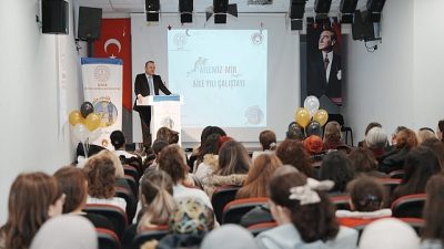 İzmir İl Millî Eğitim Müdürlüğü koordinasyonunda düzenlenen Aile Çalıştayı, “Bir