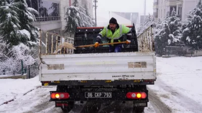 Ankara Keçiören’de, özellikle yüksek kesimlerde etkili olan kar yağışı nedeniyle