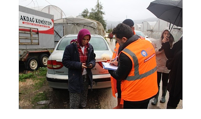 Antalya genelinde etkili olan sağanak yağış ve fırtına Finike ilçesinde