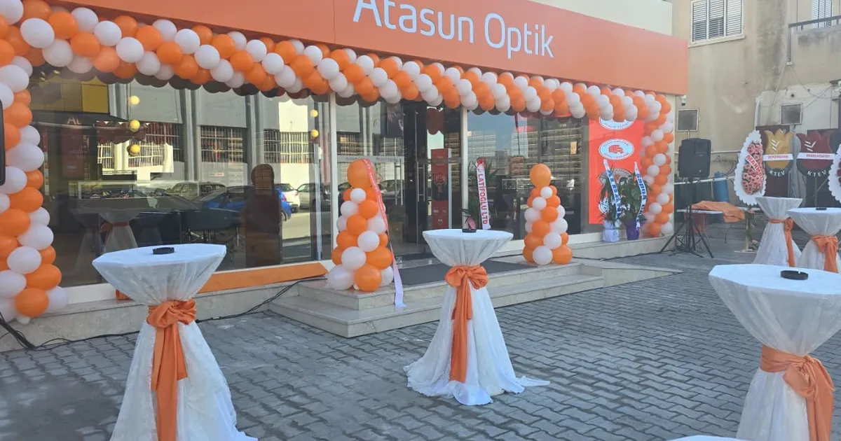 Atasun Optik, Kuzey Kıbrıs Türk Cumhuriyeti’nde ilk mağazasını açarak büyümesini